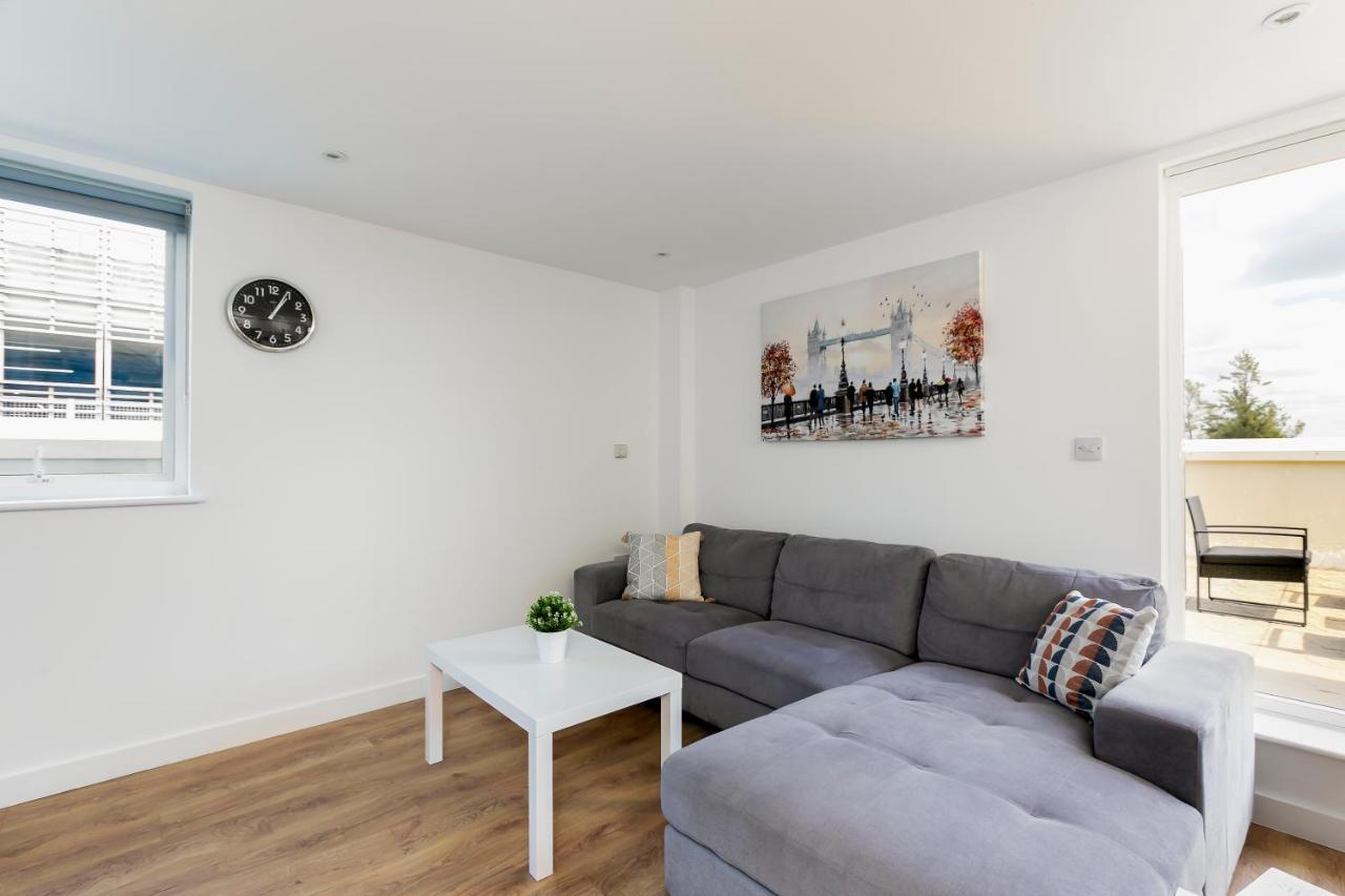 Skyvillion - 4 Bed Luxury Apartment With Balcony & Parking Enfield Zewnętrze zdjęcie